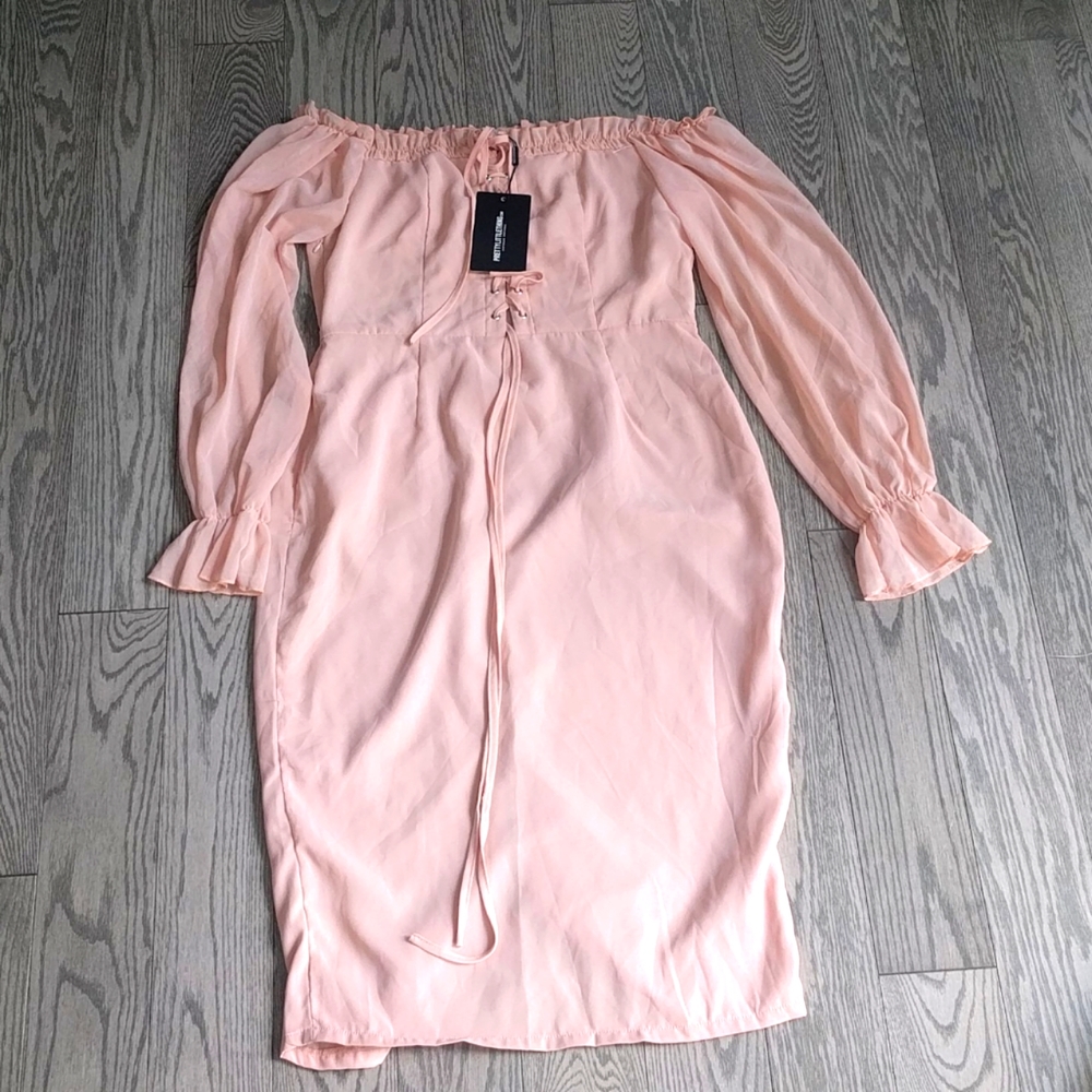 Beautiful dress by Pretty little things 😍